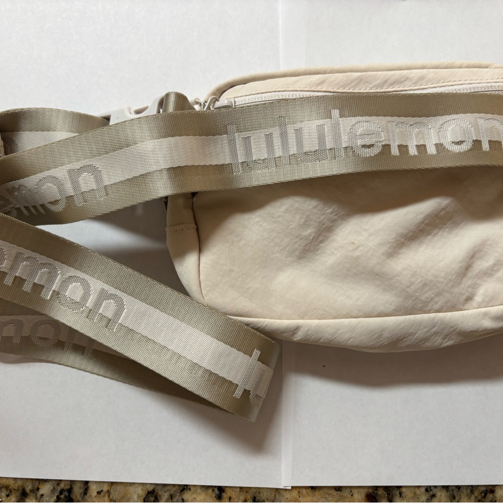 Lululemon Everywhere Belt Bag 1L